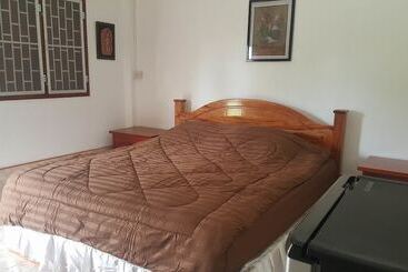 בית מלון כפרי Pings Farmstay