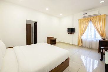 בית מלון כפרי Sunstar Residency & Food Plaza Pala