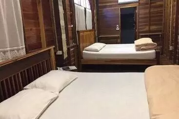 Pensió Huan Kum Huk