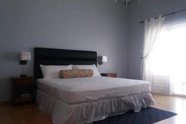 Otel Studio Chateau  Manor Park, Kingston 8