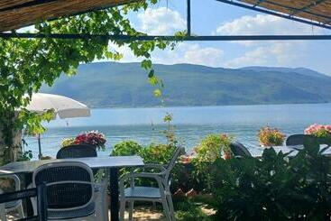 مبيت وإفطار Nesti Relax Home