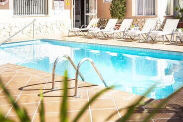 Naika Studios & Apartments