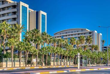 Porto Bello Hotel Resort & Spa