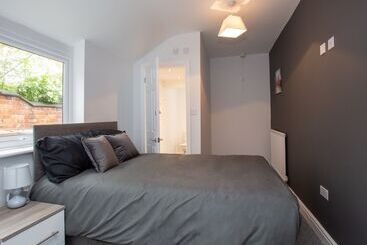 Pensão Townhouse @ 97 Ruskin Road Crewe