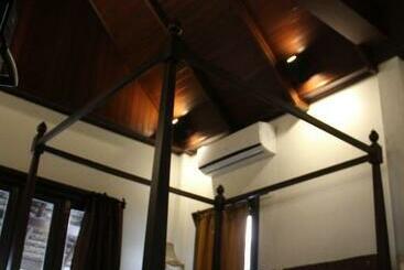 هتل Alana Luang Prabang