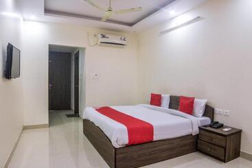 Отель Capital O  Shivalaya