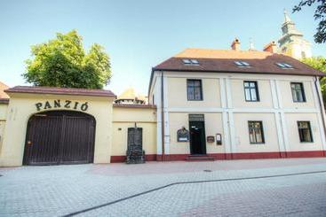 ベッドアンドブレックファースト Play Pub étterem és Panzió