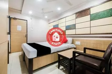 ホテル Spot On 76759 Tanvi Inn