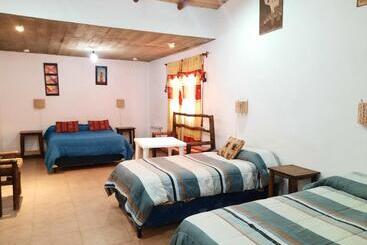 Hostel La Posada De La Calandria