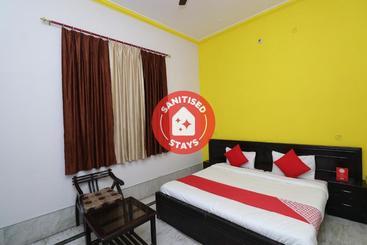 호텔 Oyo 28193 Navya Inn