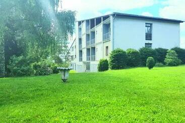 בית מלון כפרי Admiral