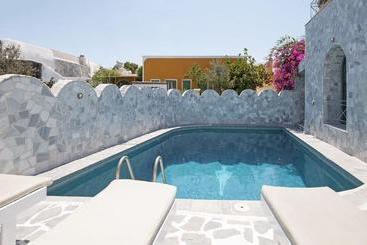 هتل Roubeti Village