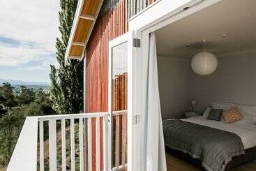 בית מלון כפרי The Pear Orchard Lodge