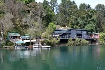 فندق Zirahuen Forest And Resort