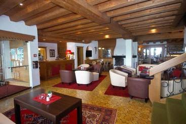 ホテル Astoria & Pension Tirol