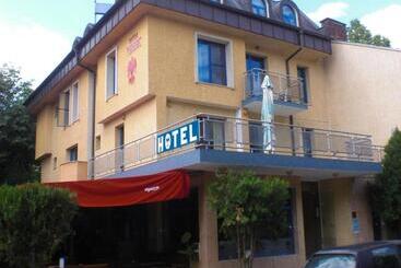 فندق Fenix Family