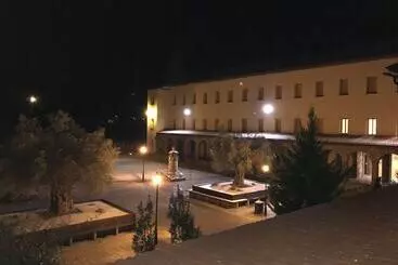 Albergue Pirenarium   Hostel