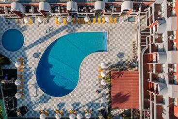 Hotel Muthu Oura Praia