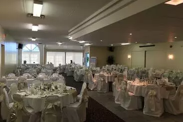 בית מלון כפרי Fairway Inn