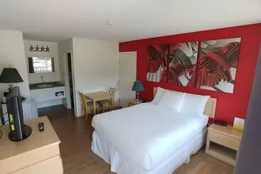 בית מלון כפרי The Lund Resort At Klah Ah Men