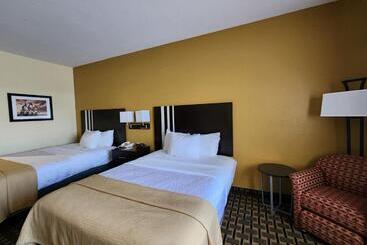 هتل Days Inn & Suites By Wyndham Sam Houston Tollway