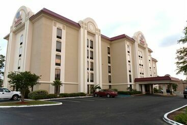 ホテル Comfort Suites University