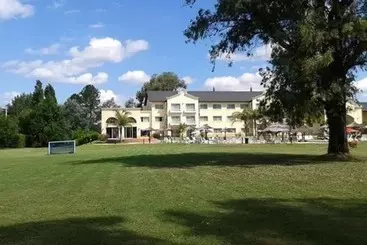 酒店 Howard Johnson Pilar Resort Spa & Convention Center