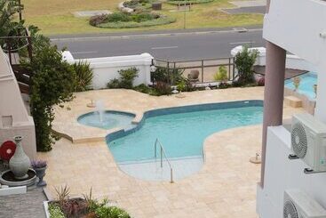 בית מלון כפרי Misty Waves Boutique