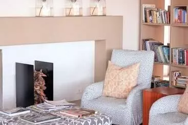 Hotel The Outpost & Pel S Post