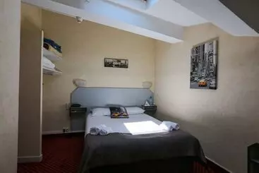 Brit Hotel Bleu Nuit