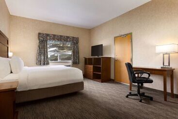 ホテル Days Inn & Suites By Wyndham Brooks