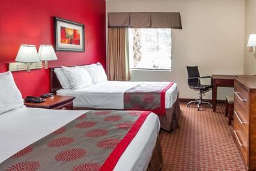 בית מלון כפרי Ramada By Wyndham Locust Grove