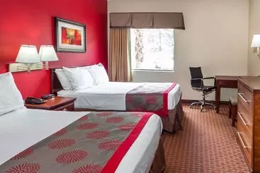 Hotel Ramada By Wyndham Locust Grove