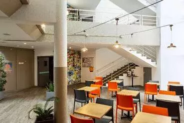 Отель F1 Nemours