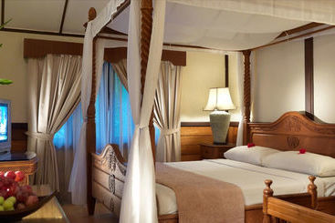 리조트 Lavilla By Holiday Villa Cherating