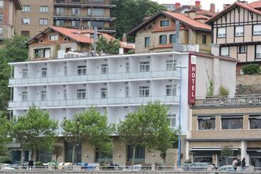 Отель Petit Palace Tamarises