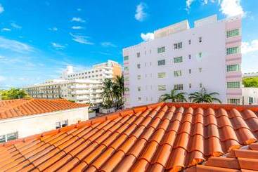 هتل Secret Garden Miami Beach