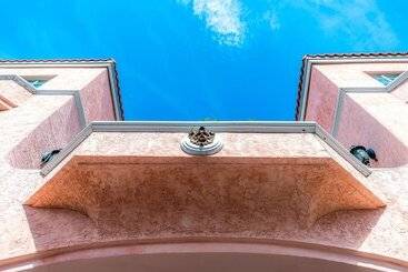 هتل Secret Garden Miami Beach