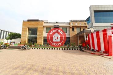 Hotel Oyo 40424  Aryavart