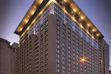 Отель Embassy Suites Montréal By Hilton