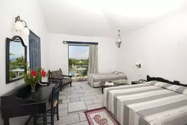 هتل Sunrise Village Beach