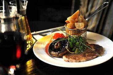 فندق Peckforton Castle