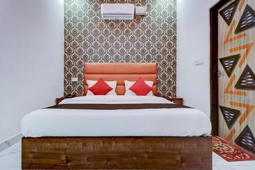 Capital O 77806 Hotel Gopal