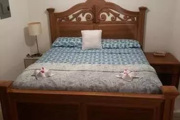 تختخواب و صبحانه Grace Garden Guesthouse