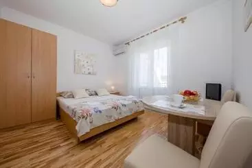ペンション Apartments Ljubica Banjol