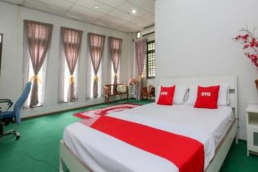 בית מלון כפרי Oyo 90115 Citra Kadok  & Banquet Hall