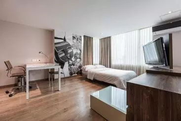 Отель Holiday Inn Express & Suites Medellin, An Ihg