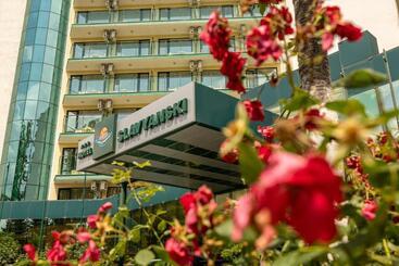 ホテル Slavyanski