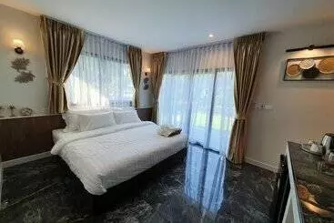 Hotel Bannjamjuree Resort Sattahip