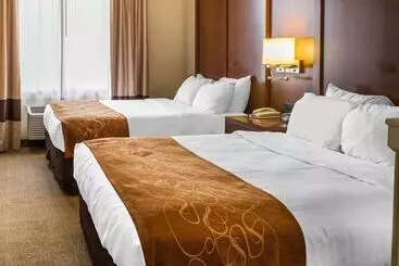 Отель Quality Suites